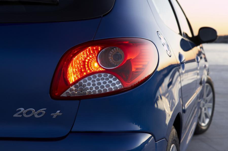  Peugeot 206 Plus 2009 года  (фото 33 из 49)